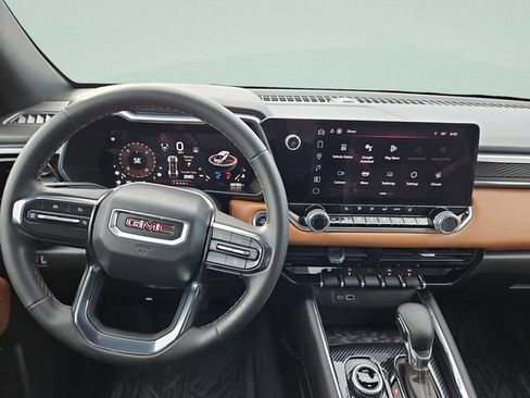 Used 2024 GMC Canyon AT4 w/ Technology Package AWD/4WD image 17