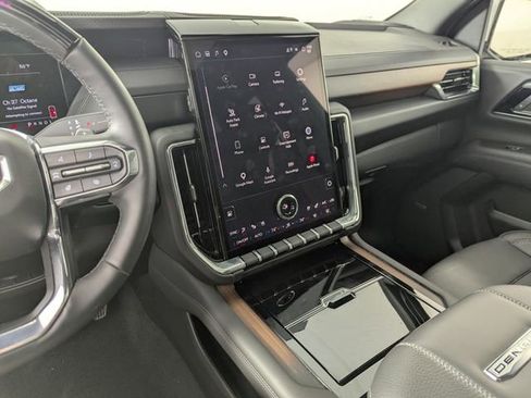 Used 2025 GMC Yukon Denali w/ Denali Reserve Package AWD/4WD image 14