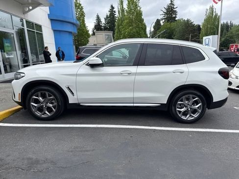 Used 2024 BMW X3 xDrive30i AWD/4WD image 3