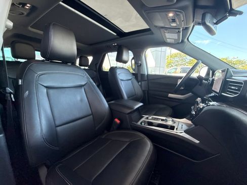 Used 2022 Ford Explorer Limited w/ Equipment Group 301A AWD/4WD image 27