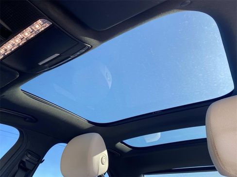 Certified 2019 Mercedes-Benz E 300 4MATIC image 25