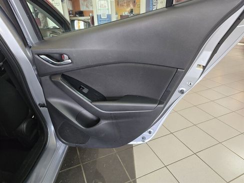 Used 2017 MAZDA MAZDA3 Sport image 14