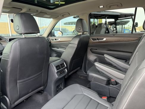 Used 2024 Volkswagen Atlas SEL image 38