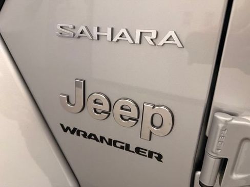 Used 2024 Jeep Wrangler Unlimited Sahara w/ Technology Group AWD/4WD image 15