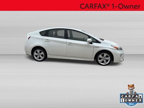 Used 2015 Toyota Prius Five FWD image 3