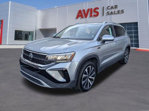 Used 2024 Volkswagen Taos SE image 1