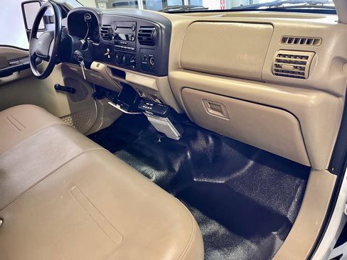 Used 2005 Ford F350 2WD Regular Cab Super Duty image 15