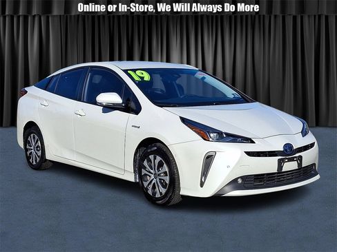 Used 2019 Toyota Prius LE image 1