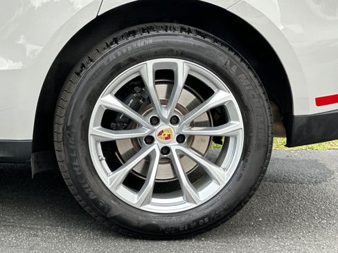 Certified 2025 Porsche Macan AWD/4WD image 30