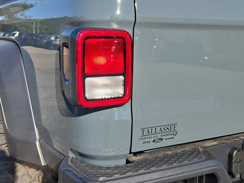 New 2025 Jeep Gladiator Sport image 8