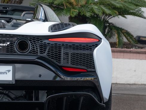 Used 2025 McLaren Artura Spider RWD image 31