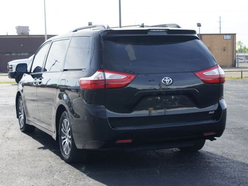 Used 2019 Toyota Sienna XLE FWD image 16