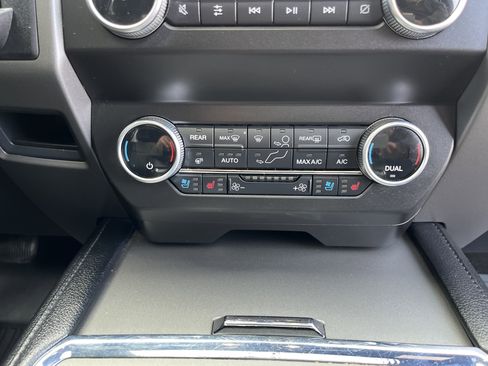 Used 2021 Ford Expedition XLT image 24