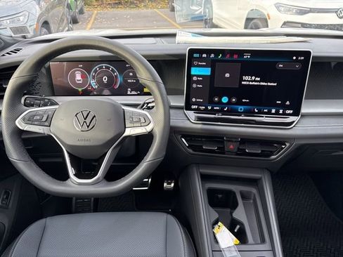 New 2026 Volkswagen Tiguan SE R-Line image 9