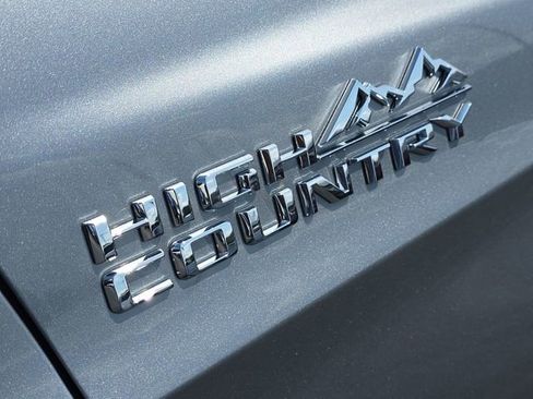 New 2025 Chevrolet Suburban High Country AWD/4WD image 37