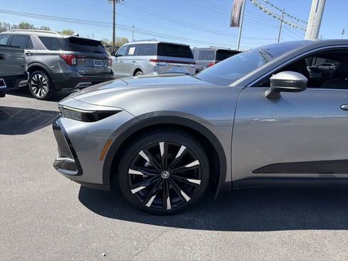 Used 2024 Toyota Crown Platinum image 9