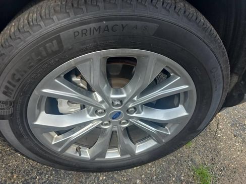 Used 2024 Ford Explorer XLT w/ Equipment Group 202A AWD/4WD image 15