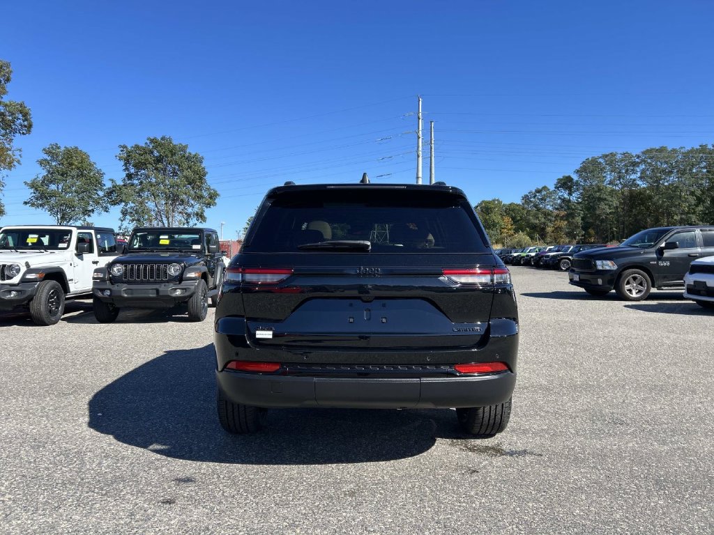 Certified 2024 Jeep Grand Cherokee Limited w/ Black Appearance Package AWD/4WD image 4