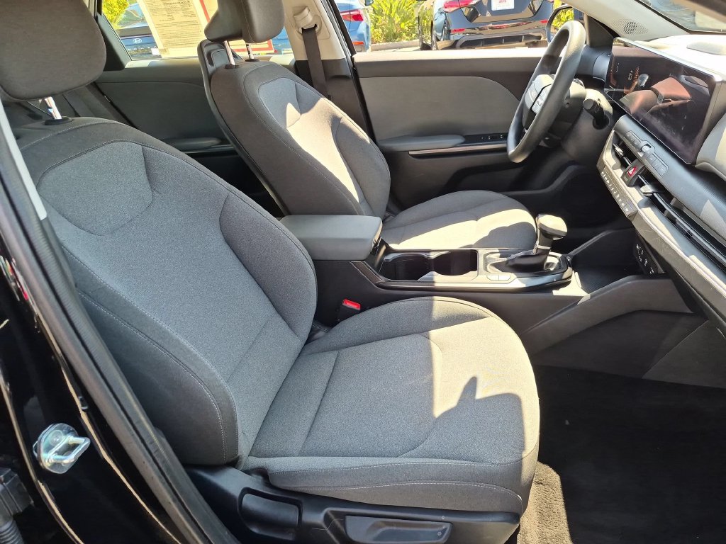 Used 2025 Kia K4 FWD image 28
