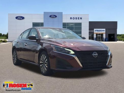 Used 2025 Nissan Altima 2.5 SV FWD image 1