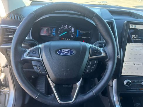 Used 2022 Ford Edge Titanium image 17