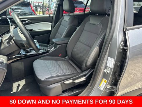 Used 2025 Chevrolet Trax LT w/ LT Convenience Package FWD image 6