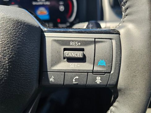 Used 2025 Nissan Rogue SL AWD/4WD image 21