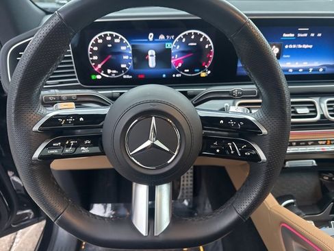Used 2024 Mercedes-Benz GLS 580 4MATIC image 16