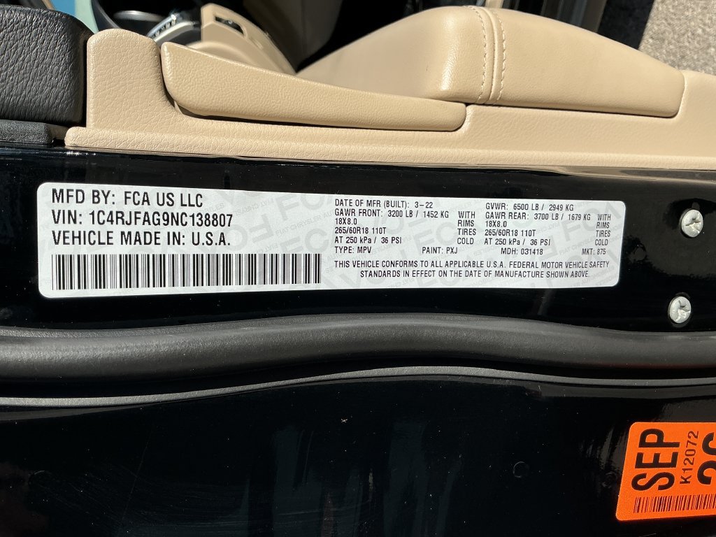Certified 2022 Jeep Grand Cherokee Laredo E w/ Security & Convenience Group AWD/4WD image 34