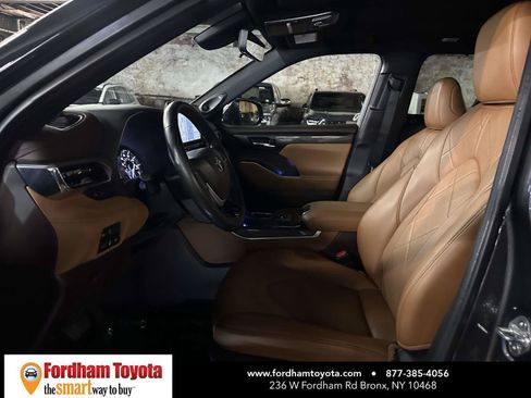 Used 2022 Toyota Highlander Platinum FWD image 14