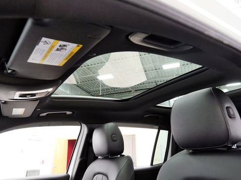 Used 2021 Mercedes-Benz GLB 250 4MATIC image 35