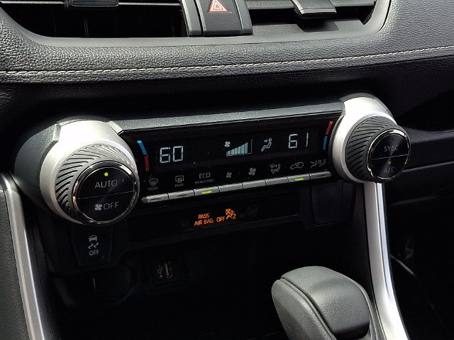 Used 2025 Toyota RAV4 XLE AWD/4WD image 15