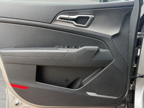 Used 2025 Kia Sportage LX image 20