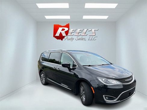 Used 2020 Chrysler Pacifica Touring-L Plus w/ Advanced Safetytec Group FWD image 3