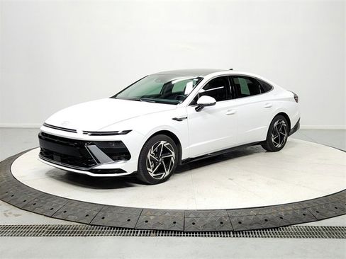 Used 2024 Hyundai Sonata SEL w/ Convenience Package image 3