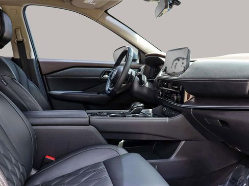 Used 2022 Nissan Rogue Platinum w/ Head-Up Display Package image 34