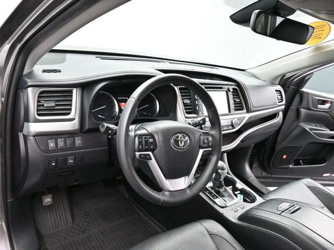 Used 2019 Toyota Highlander Limited AWD/4WD image 17