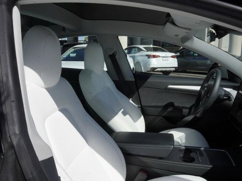 Used 2023 Tesla Model 3 Performance image 16