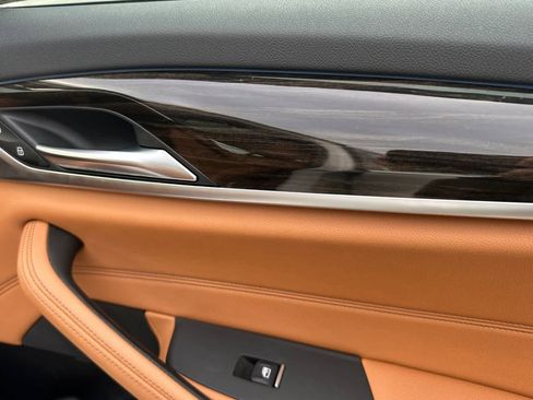 Used 2023 BMW 530e w/ Convenience Package image 18