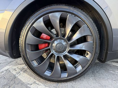 Used 2023 Tesla Model Y Performance AWD/4WD image 35