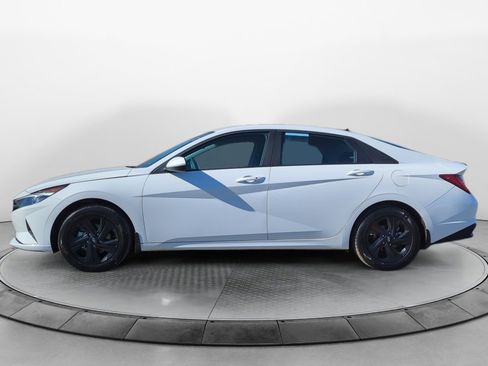 Certified 2023 Hyundai Elantra Blue image 4