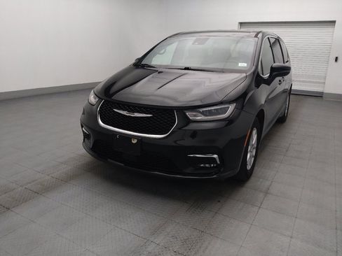 Used 2023 Chrysler Pacifica Touring FWD image 15