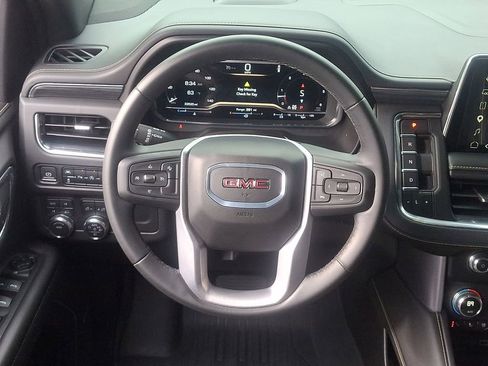Used 2024 GMC Yukon XL SLT AWD/4WD image 19