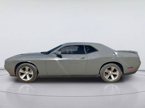 Used 2019 Dodge Challenger SXT RWD image 6