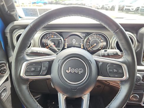 Used 2022 Jeep Wrangler Unlimited Sahara w/ Cold Weather Group AWD/4WD image 18