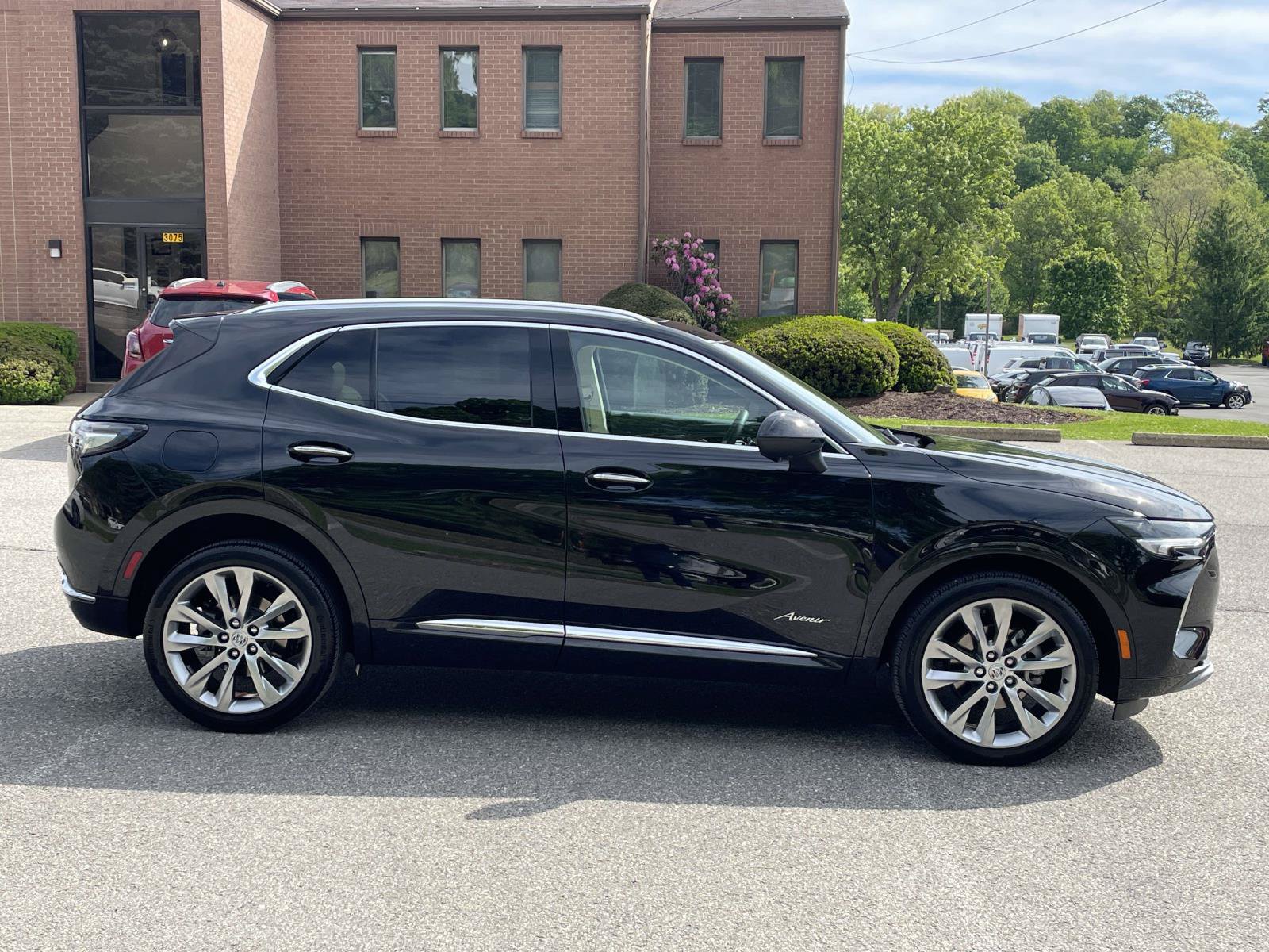 Certified 2023 Buick Envision Avenir AWD/4WD image 2