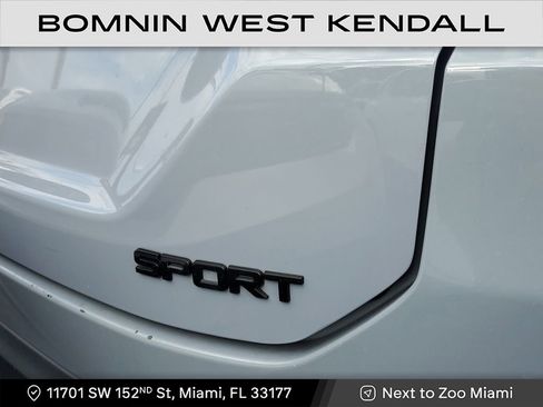 Used 2023 Honda Pilot Sport image 7