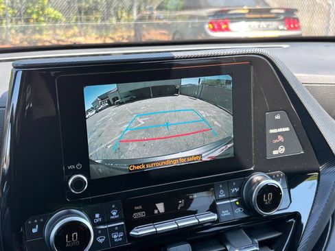 Used 2025 Toyota Highlander XSE AWD/4WD image 27