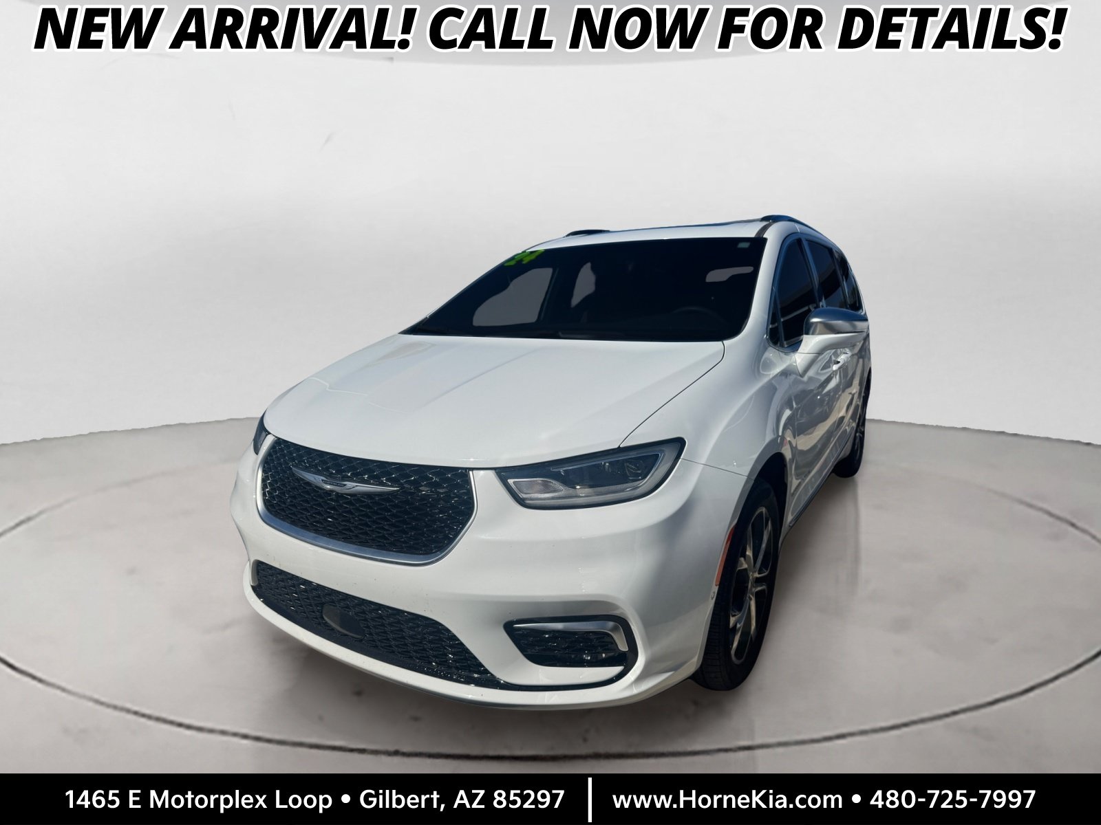 Used 2024 Chrysler Pacifica Pinnacle w/ Trailer Tow Group AWD/4WD image 1