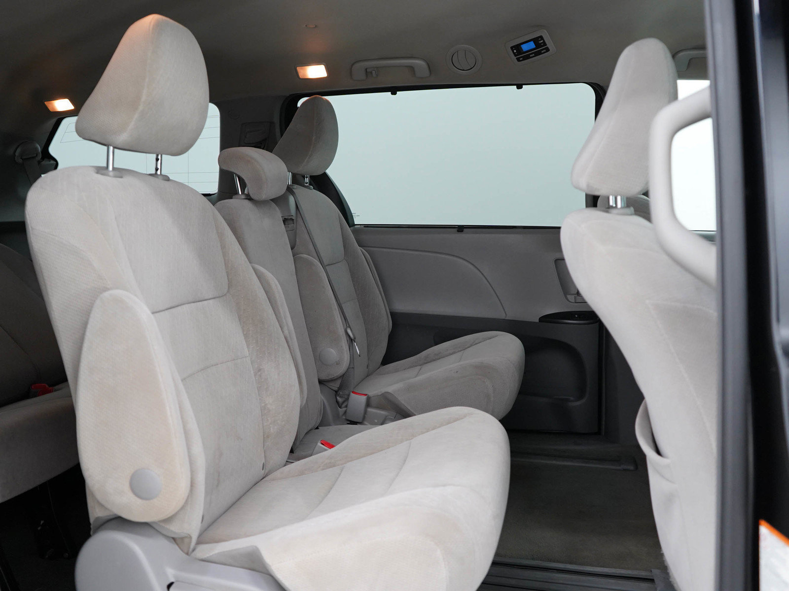 Used 2017 Toyota Sienna LE FWD image 13